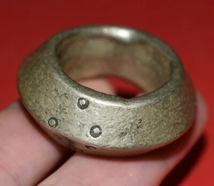 ENORME Anillo Antiguo de Metal Mixto Hecho Tribalmente Etiopía África - Talla 14 - Imagen 1 de 5
