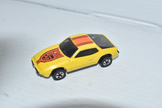 Vintage Hot Wheels 1983 Die Cast Yellow Taxi Crash Door #652