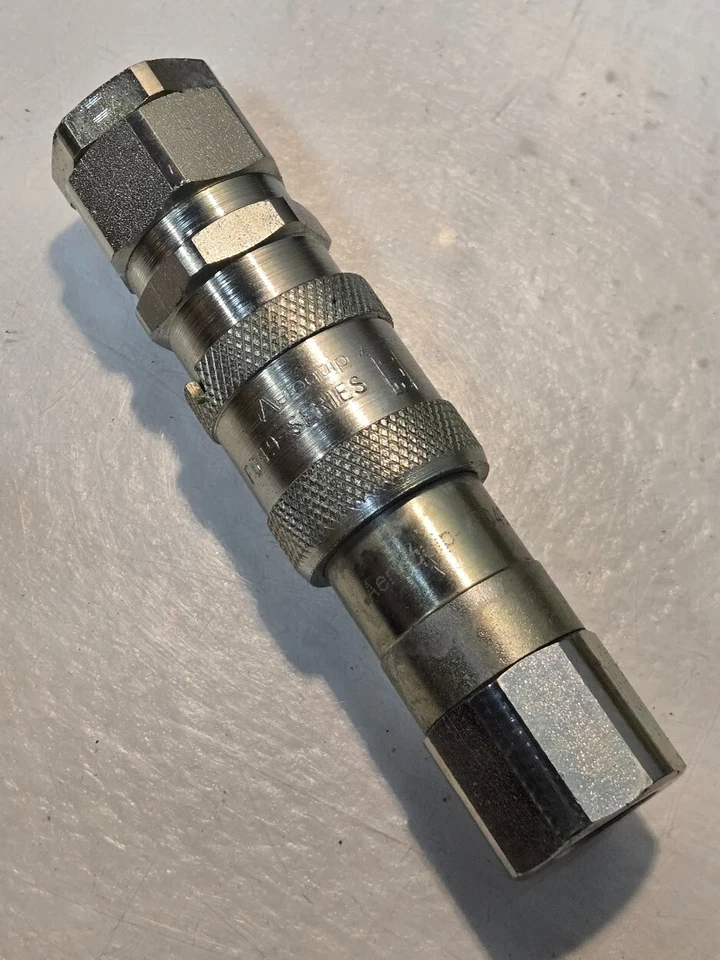 Aeroquip FD49 Series 2929 3/8" Quick Disconnect Hydraulic Valve 1/2" FNPT Ends - Image 1 of 4