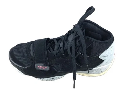 Nike Air Jordan Zion 2 masculino tamanho 10 preto cimento cinza fumaça sirene vermelha DO9161-060  - Imagem 1 de 4