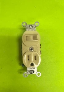 Interruptor de palanca y toma de receptáculo Leviton 5225-I COMBINATION SP 15A 125V MARFIL - Imagen 1 de 9