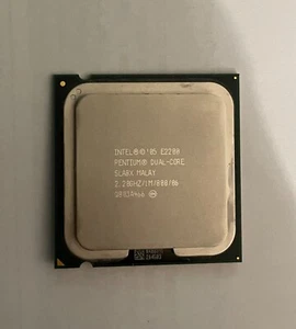Intel Pentium Dual-Core E2200 2.2GHz 2-Core Desktop Processor SLA8X MALAY - Picture 1 of 2
