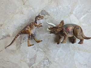 1997 Jurassic Park The Lost World Baby T-Rex JP42 & 2000 JP III Triceratops - Bild 1 von 13