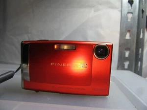 Fujifilm Finepix Z 10 FD 7.2MP 3x Zoom 2.5" LCD - Boxed With Accessories Red - Picture 1 of 3