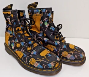 Botas de Colaboración Dr Martens Hora de Aventuras Cartoon Network EE. UU. Hombres 7 Mujeres 8 - Imagen 1 de 17
