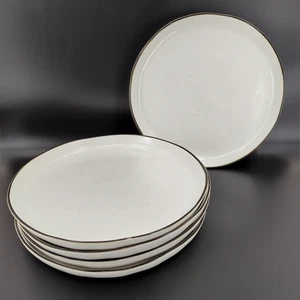 Crate & Barrel Leanne Ford Range Speiseteller weiß Steingut schwarzer Rand glasiert - Bild 1 von 9