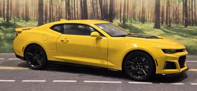 **LEGGI** 1:18 Autoart Chevrolet Camaro ZL1 Modello Composito Giallo - Immagine 1 di 4