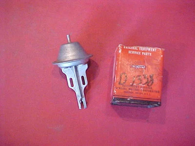 NOS OEM GM DELCO DISTRIBUIDOR CÁMARA DE AVANCE DE VACÍO AÑOS 60 60 61 CHEVY CORVAIR EE. UU. Foto 1 de 4
