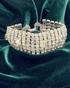 Brazalete Blanco Brillante Transparente Estrás Firmado Ancho Regalo De Colección Tono Plata Usado en Excelente Condición - Imagen 1 de 19