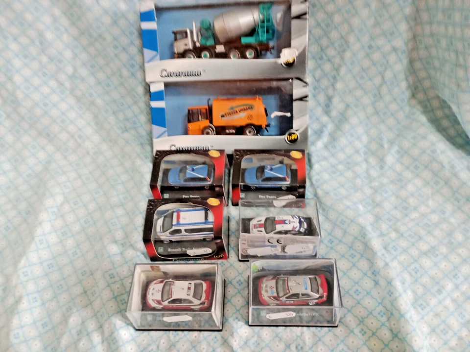 CARARAMA CAMION BETONIERA NETTEZZA URBANA AUTO RALLY e POLIZIA scala 1:72 metal - Immagine 1 di 1