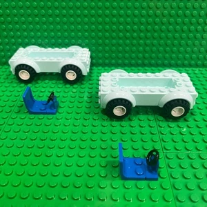 LEGO Auto Fahrzeug Basis rot 5x10x2 Schutzbleche (11650c01) + Sitze + Lenkräder - Bild 1 von 3