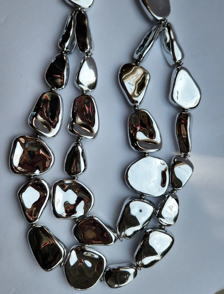 Collar llamativo abstracto tono plata Chicos cuentas huecas irregulares de alto brillo Foto 1 de 4