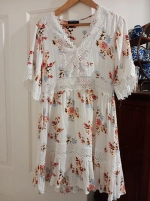 Lovely CAROLINE MORGAN FLORAL LINED DRESS WITH LACE DETAILS SIZE 10 - image 1 of 4