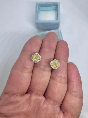 Aretes solitario de citrino enchapados en oro blanco de 14 quilates de corte ovalado de 2 quilates creados en laboratorio Foto 1 de 4