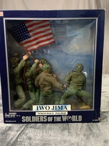 1998 Soldiers of the World 1/6 Scale 12" WWII US Army Iwo Jima Action Figure Set - Picture 1 of 5