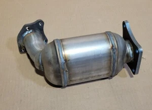 Genuine Walker 16438 Ultra EPA Direct Fit Catalytic Converter - Picture 1 of 1