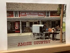 Granjero Amish en la tienda Old Village: Bird-In-Hand, Pensilvania - Postal vintage - Imagen 1 de 3