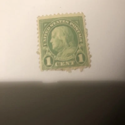 1923-1925 USA 1 cent green Benjamin Franklyn Mint Hinged As Found In Old Album - Image 1 of 4