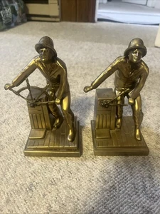 Buchstützen "Fischer am Steuer" - Bild 1 von 2