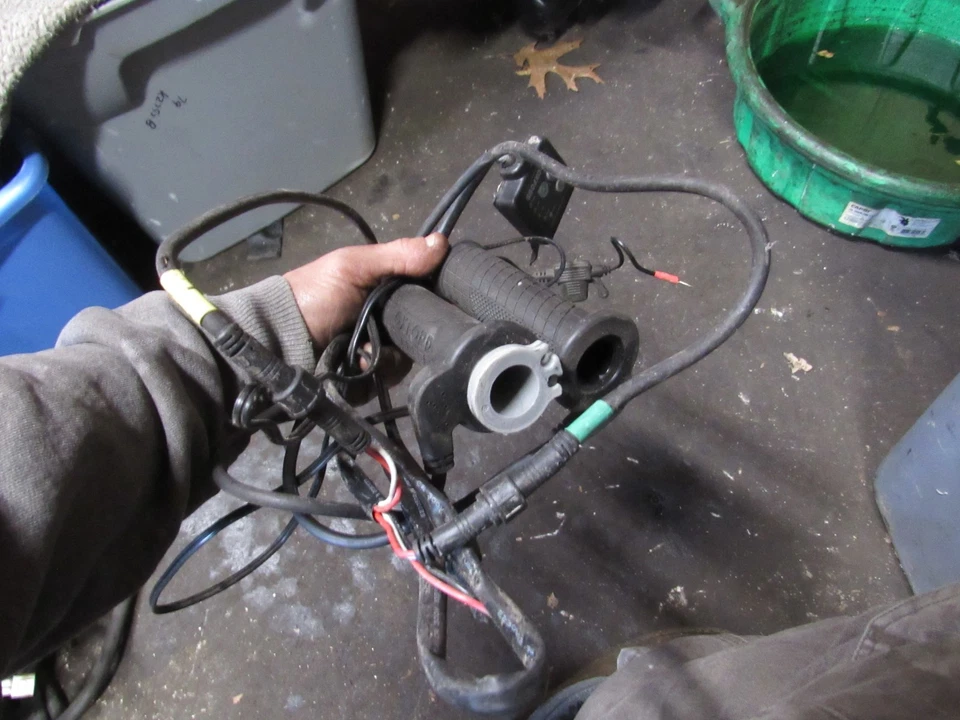 Kawasaki Kle650 2013 Versys tubo de acelerador y empuñaduras térmicas Foto 1 de 1