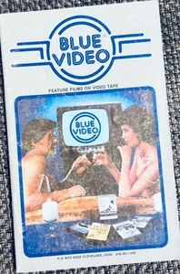 VIDEO BLU FILM ADULTI/CULT SU VIDEOCASSETTA... CATALOGO FILM NEGOZIO VIDEO 60 PAGINE - Foto 1 di 5