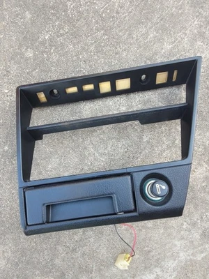 RADIO Y BISEL AC NISSAN 300ZX Z31 CON CENICERO - 1984-1987 Foto 1 de 3