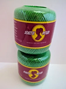 Lotto 2 pezzi South Maid 484 verde mirto 350yd 100% cotone filo uncinetto taglia 10 - Foto 1 di 2