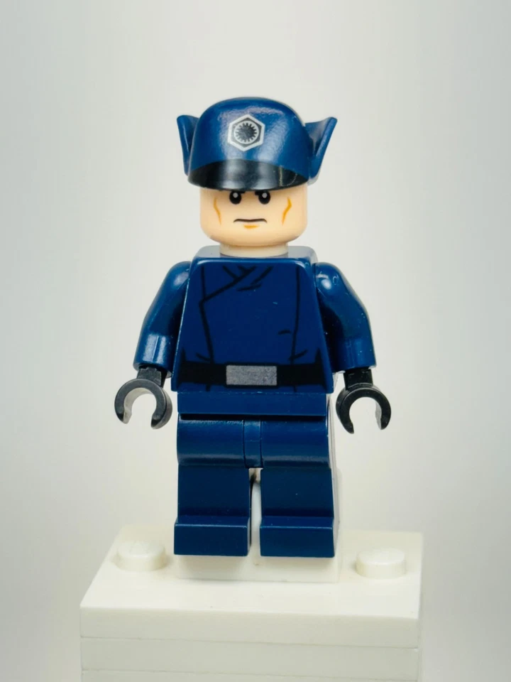 LEGO Star Wars: Oficial de la Primera Orden (Coronel Erich S. Datoo) Minifigura Foto 1 de 1