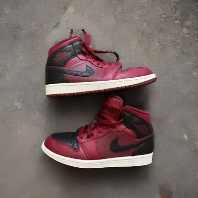 Jordan 1 Retro Mid Reverse Banned 2017 Foto 1 de 4