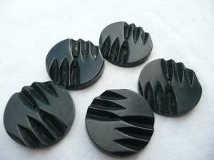 5 boutons anciens de collection en bakélite ou plastique ciselé - Picture 1 of 3