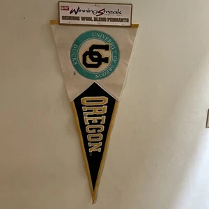 UNIVERSITY OF OREGON DUCKS GENUINE WOOL BLEND PENNANT NWT - Picture 1 of 1