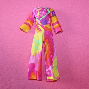 Tenue / combinaison / pyjama poupée Barbie TWIST 'N TURN 1806 Mattel vintage - Imagen 1 de 3