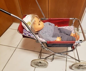 Retro Puppenwagen, im Originalzustand mit Weichkörperpuppe - Bild 1 von 2