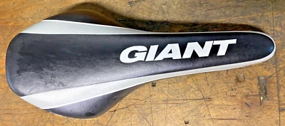 Asiento de sillín de bicicleta GIANT 292X133 MM - 11,5 x 5,25 pulgadas negro/blanco/gris Foto 1 de 4