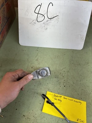 Conjunto cerradura puerta Saab 99 sin llave Foto 1 de 4