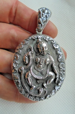 19TH CENTURY EASTERN / BURMESE COLONIAL SOLID SILVER LARGE LOCKET SNAKE CHARMER - image 1 of 4