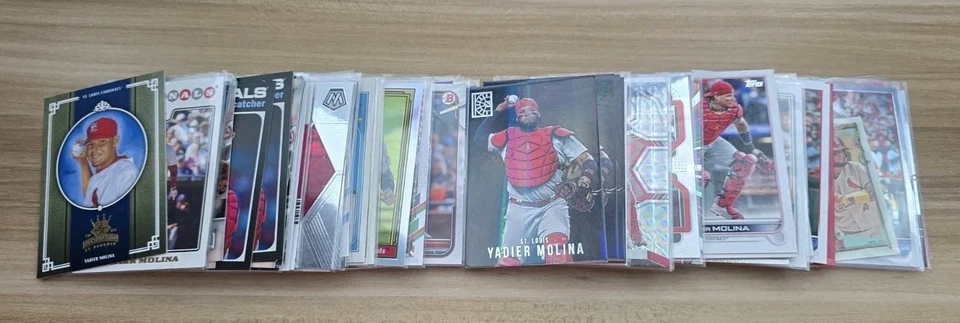 Tarjetas Yadier Molina Cardenales de San Luis MLB 2005 a 2025 Foto 1 de 1