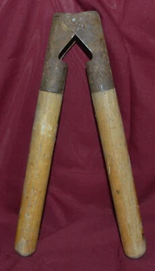 Attrezzo vintage toro smorzatore vitello con manici in legno - Foto 1 di 2