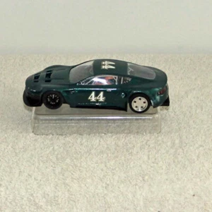 Aston Martin DBR9 #44 grün Hornby 1:32 Slotcar analog getestet - Bild 1 von 9