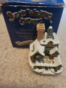 1994 David Winter - The Original Miniature Cottages "The Scrooge Family Home"  - Picture 1 of 4