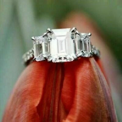 Помолвочное кольцо из белого золота 14 карат с искусственным белым изумрудом 2,72 карата размер 6 - Изображение 1 из 3