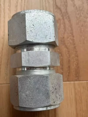 1-1/4'' Tube Steel Union Connector Crawford Swagelok S-2000-6 - Image 1 of 4