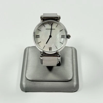 Reloj para dama Emporio Armani AR1955 blanco madreperla tono plata correa de malla Foto 1 de 4