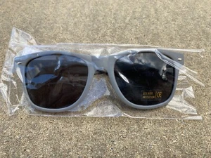 1x Pair Of Coors Beer Sunglasses UV400 Holiday Sun Lager Party Pool BBQ - Picture 1 of 8