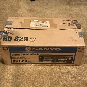 Reproductor de casete estéreo Sanyo S29 grabadora nuevo en caja - Imagen 1 de 13