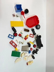 Vtg Lego Mixed Lot 40pcs Approx Boat Hull Roof Wheels Windows Slopes Tiles Space - Foto 1 di 9
