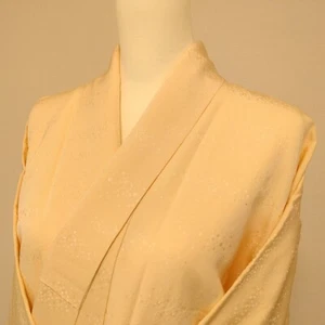 Japanischer Damen-Kimono Iromuji Seide schlicht Chirimen hellorange - Bild 1 von 12
