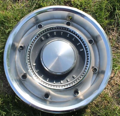 Uma tampa de roda calota luxo fabricante de equipamento original 1969 Chrysler Newport 300 New Yorker 15 polegadas - Imagem 1 de 4