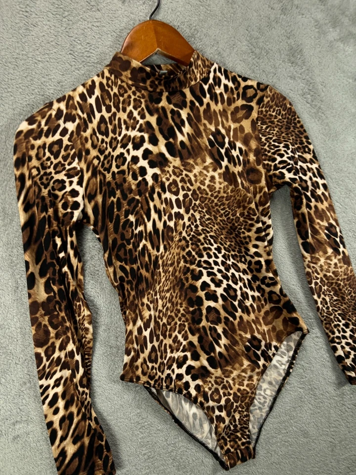 Body Charlotte Russe para mujer XS leopardo marrón cuello falso manga larga una pieza Foto 1 de 4