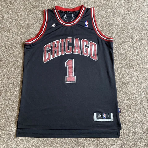 Derrick Rose NBA Chicago Bulls Jersey Adidas Black Sewn Mens Large +2 Distressed Cover